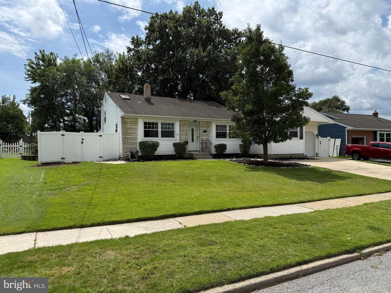417 Greenview Rd - Photo 3 of 38