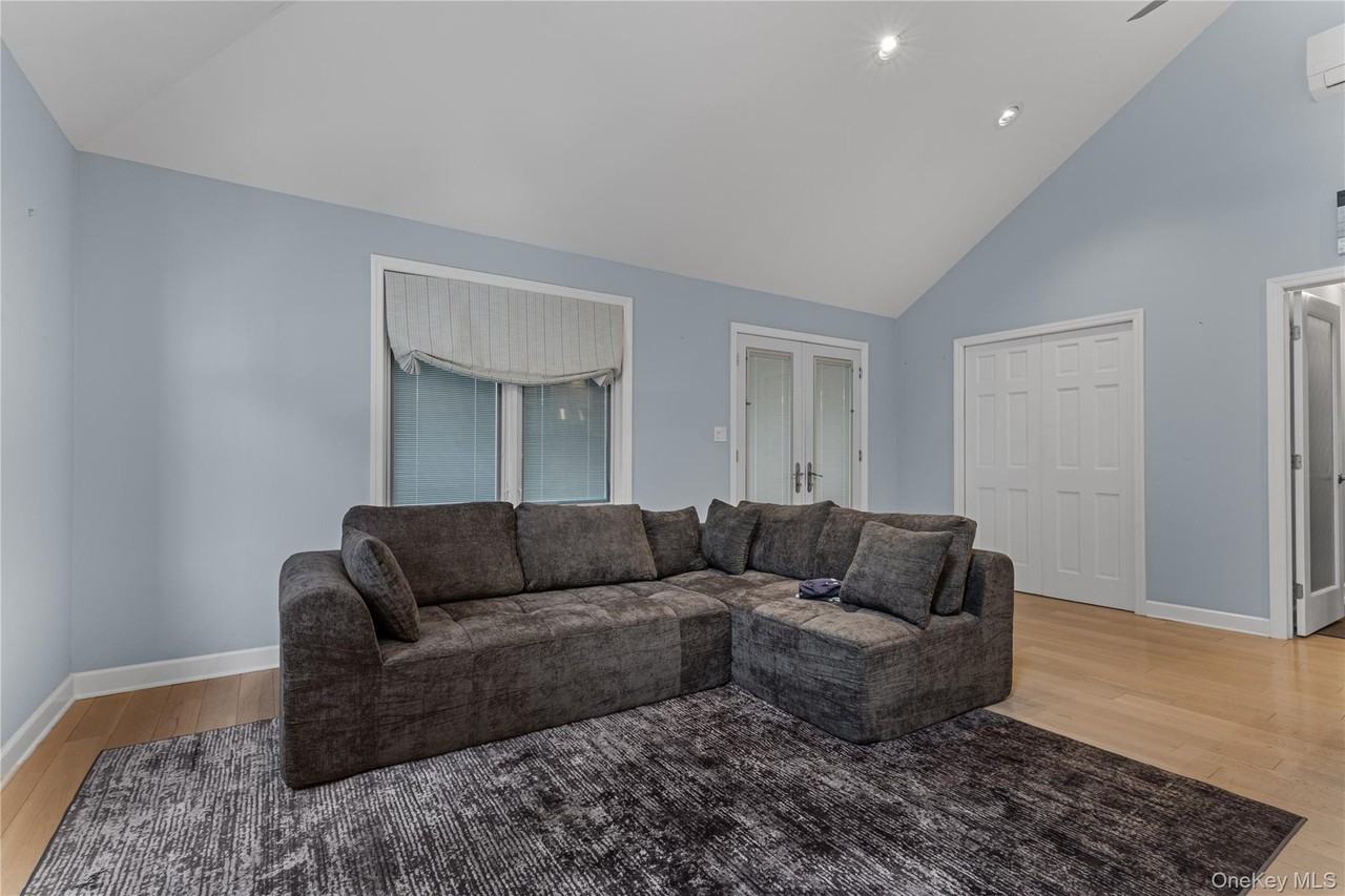 57 Rochester Ave - Photo 4 of 15