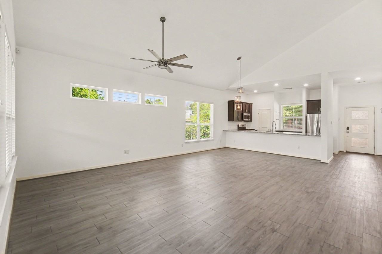 3413 Omega St - Photo 4 of 29