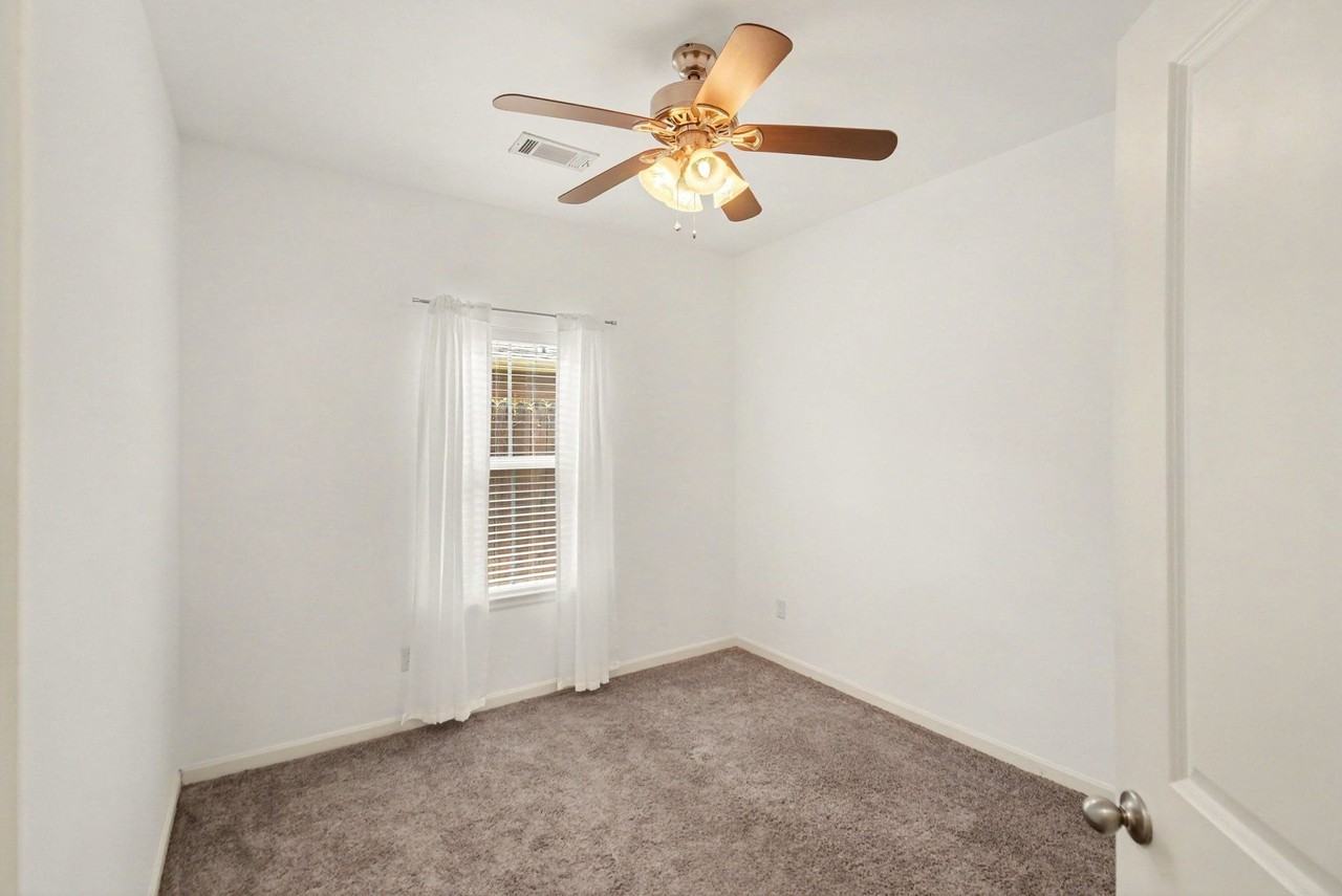 3413 Omega St - Photo 5 of 29