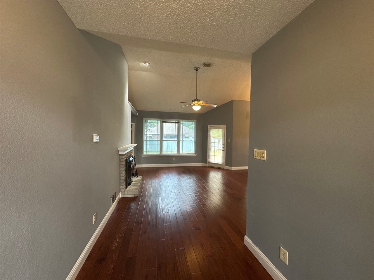 2336 Timbercreek Dr - Photo 2 of 8