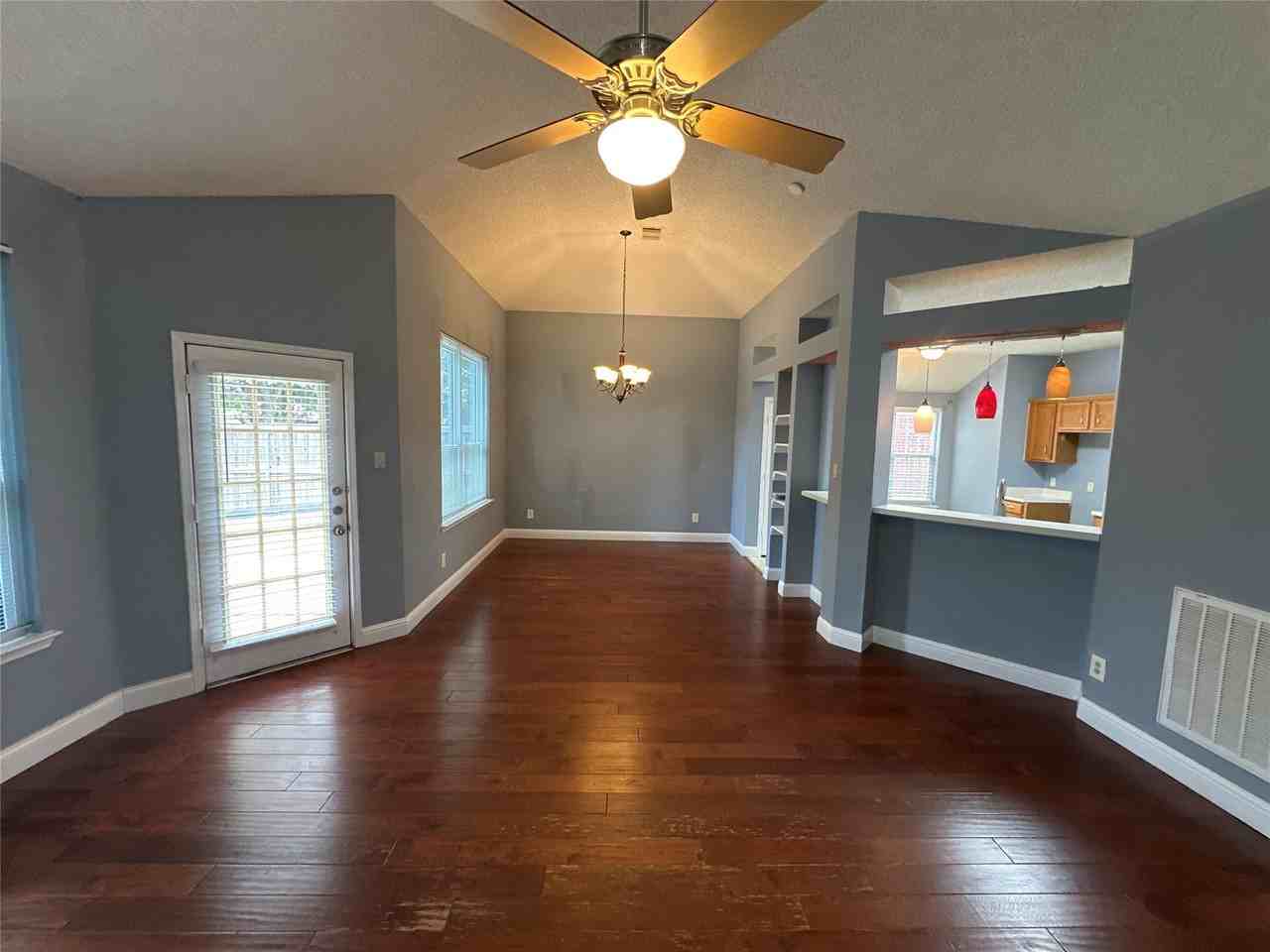 2336 Timbercreek Dr - Photo 3 of 8