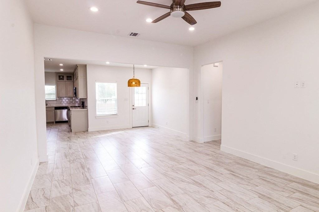 536 Highview Ct - Photo 2 of 23