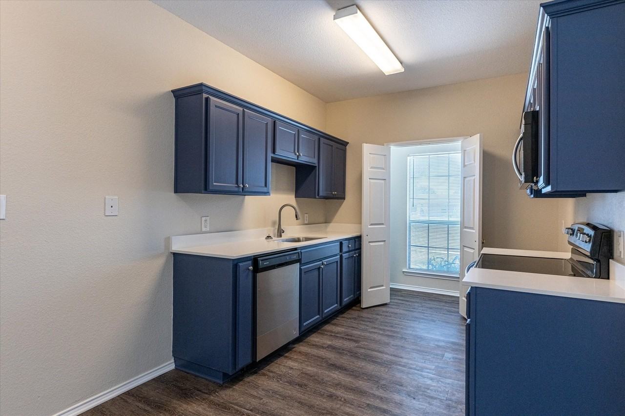 102 Collett Ct - Photo 5 of 18