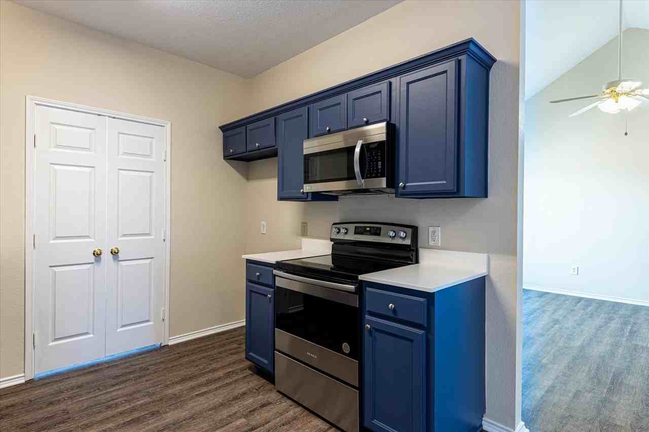 102 Collett Ct - Photo 6 of 18