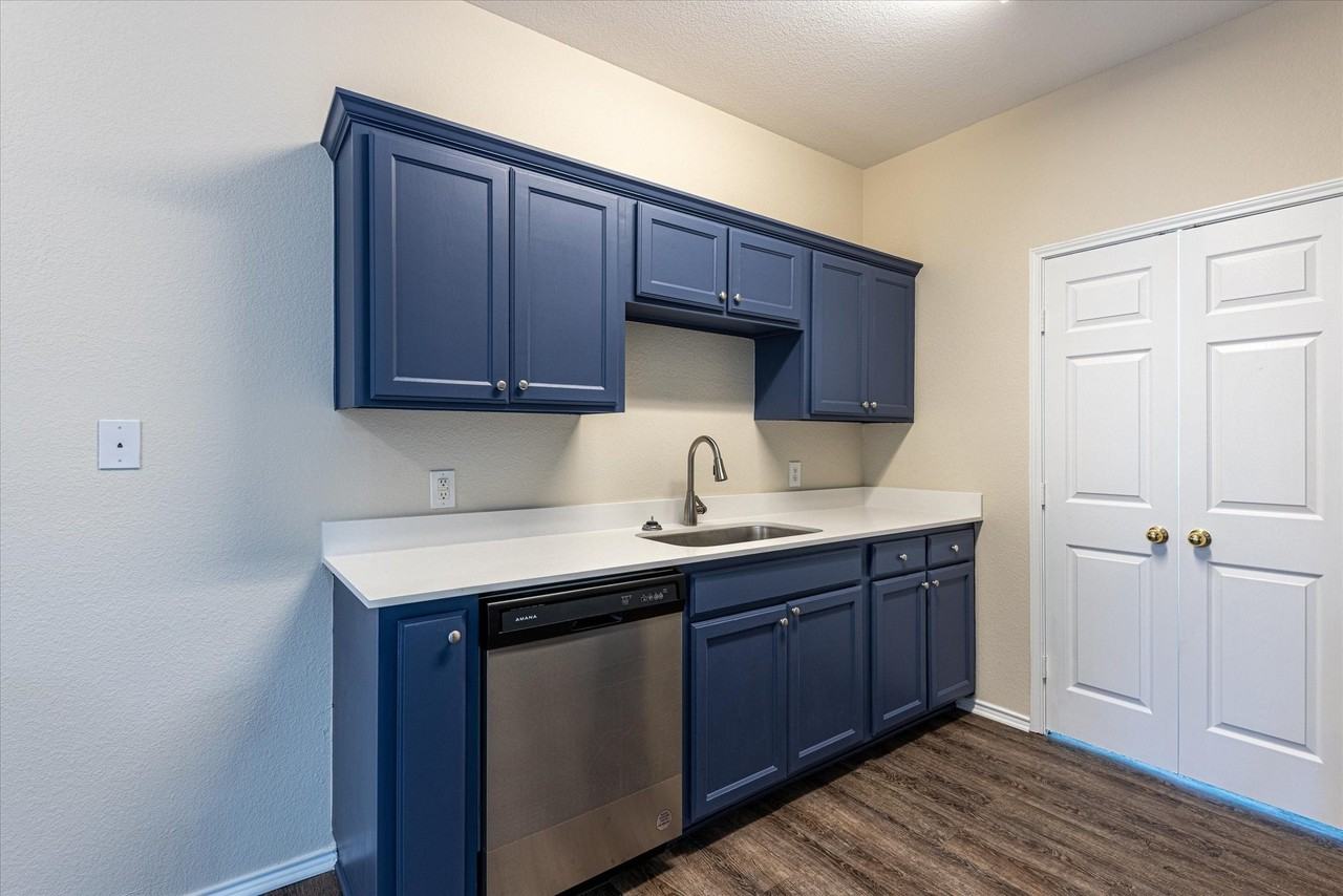 102 Collett Ct - Photo 7 of 18