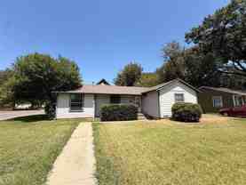 718 Crescent St - Photo 1 of 1
