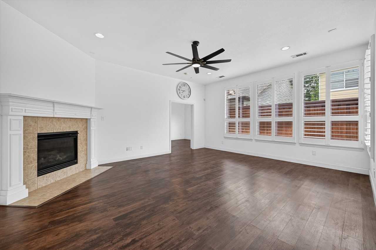 2208 Grizzly Run Ln - Photo 2 of 26