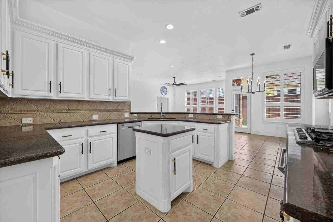 2208 Grizzly Run Ln - Photo 4 of 26