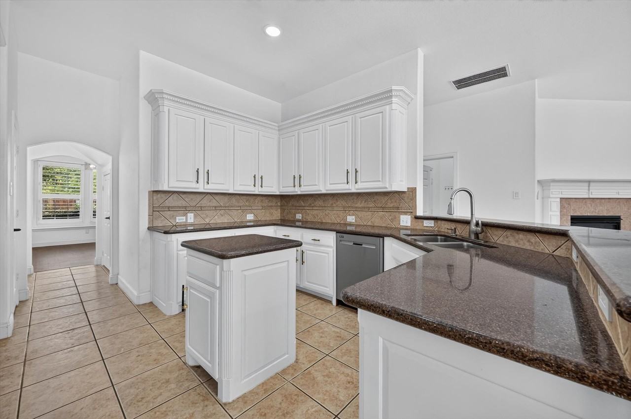 2208 Grizzly Run Ln - Photo 5 of 26