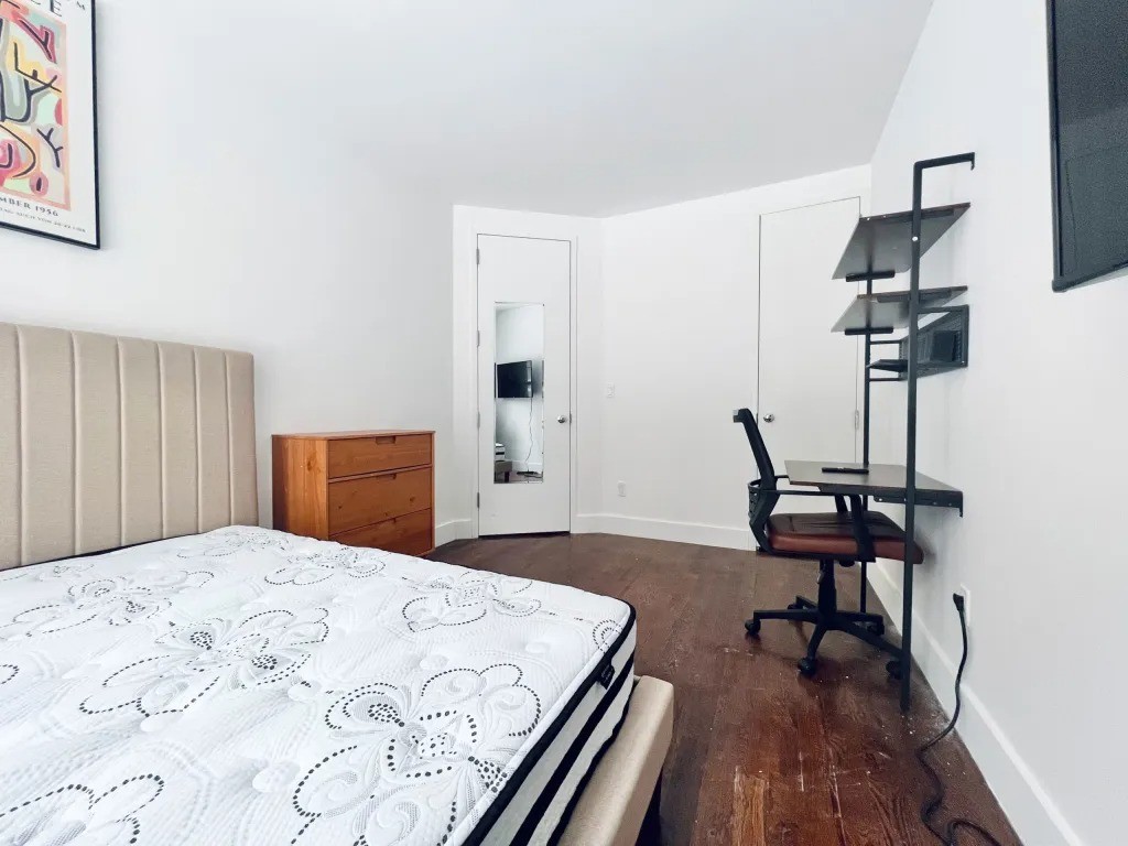 Private Bedroom in 4 Bedroom/2 Bathroom Home - Photo 3 of 10