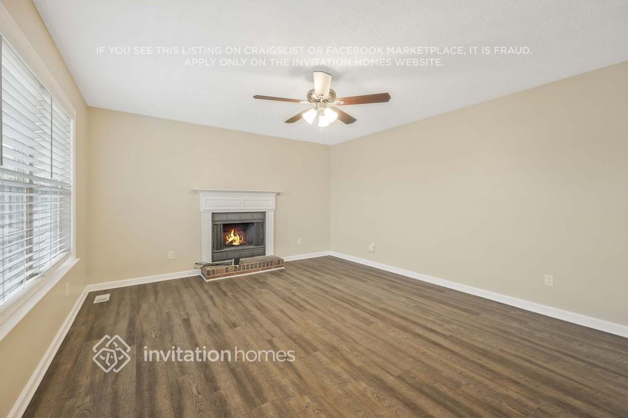 4728 Greystone St - Photo 4 of 29