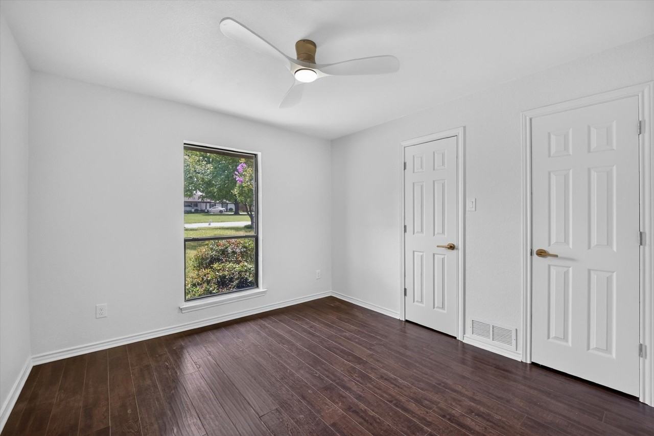 3505 Larkin Ln - Photo 6 of 19