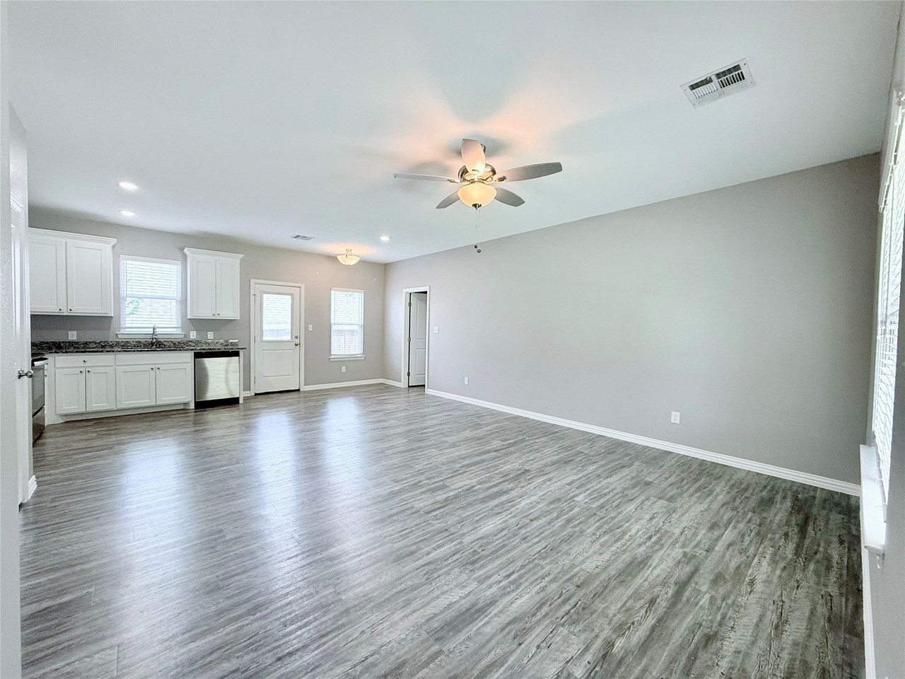 600 E Shepherd St - Photo 6 of 29