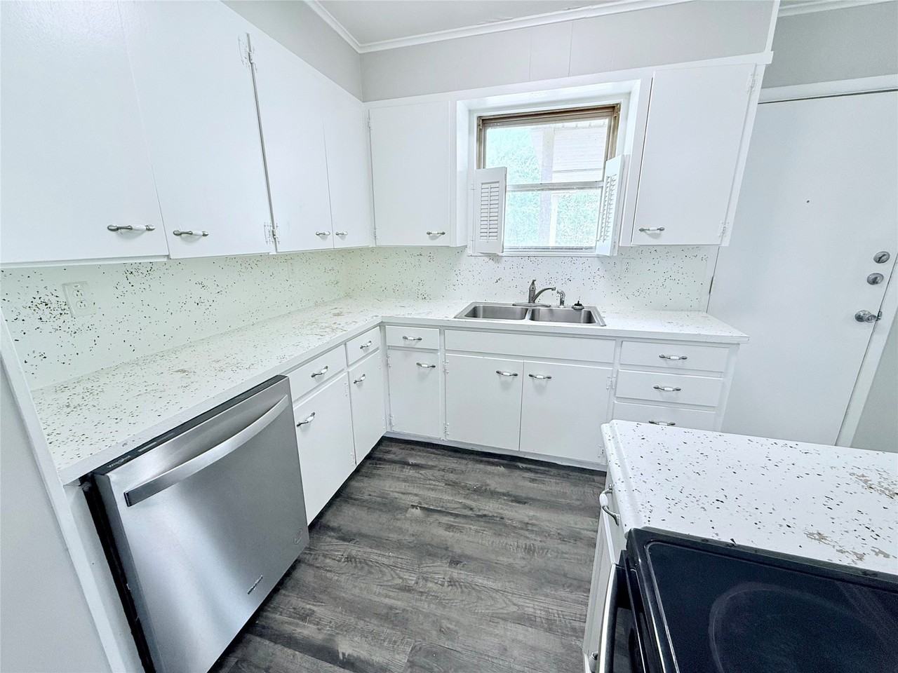 401 W Lamberth Rd - Photo 5 of 23