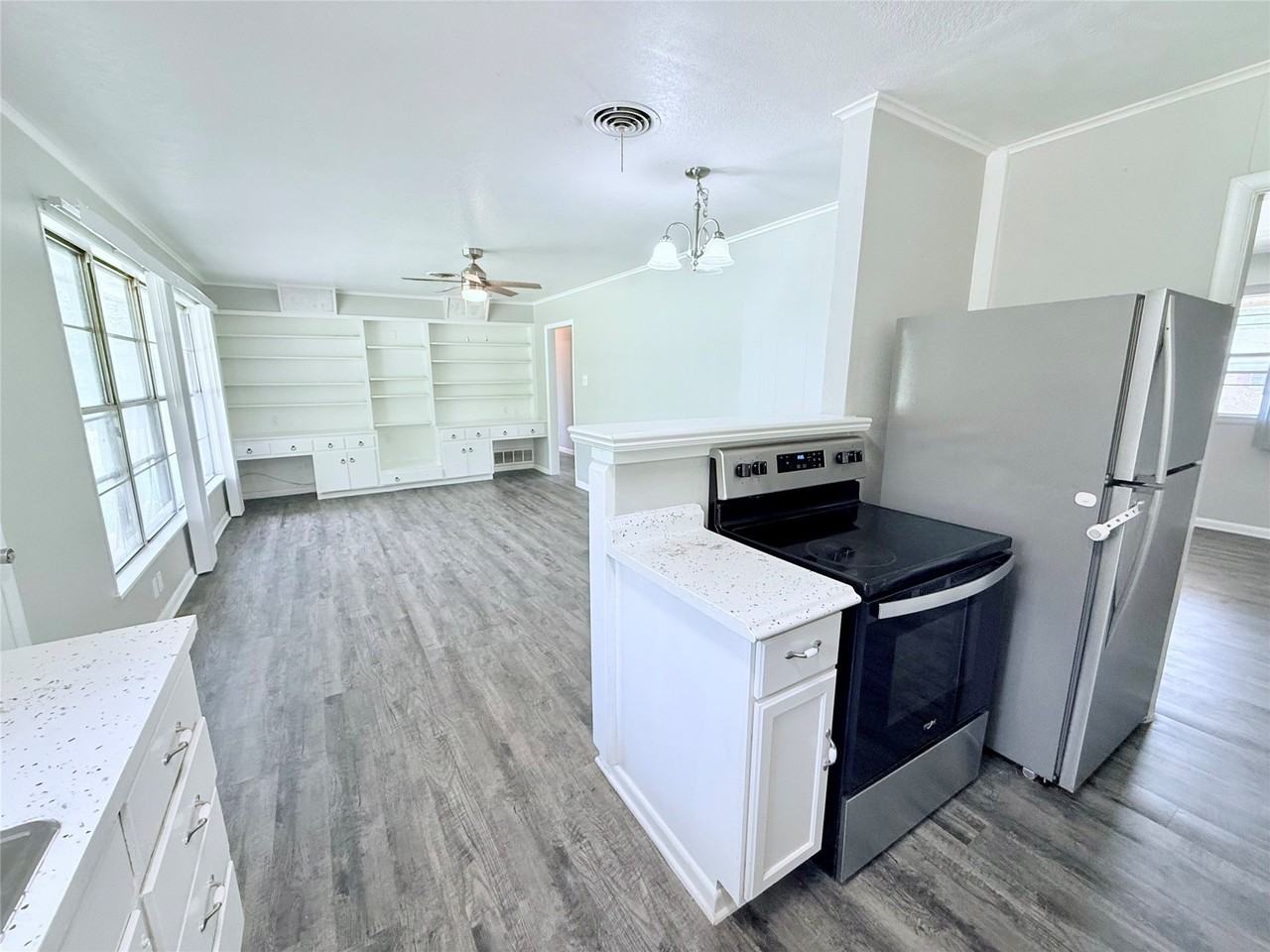 401 W Lamberth Rd - Photo 6 of 23