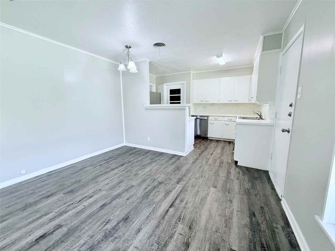 401 W Lamberth Rd - Photo 7 of 23