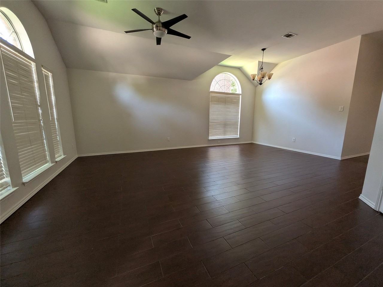 1705 Ingleside Dr - Photo 2 of 15