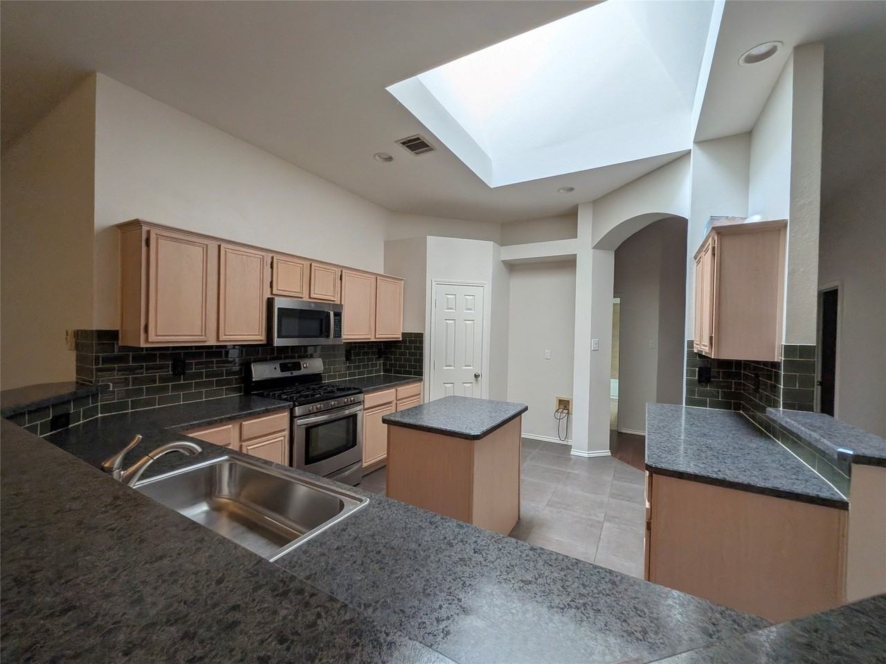 1705 Ingleside Dr - Photo 6 of 15
