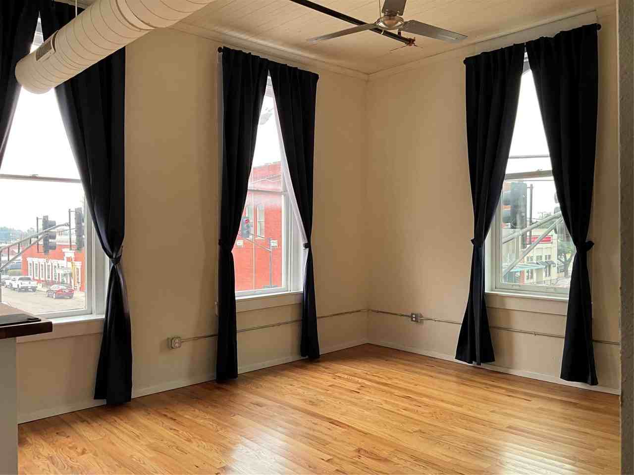 201 E Chambers St #202