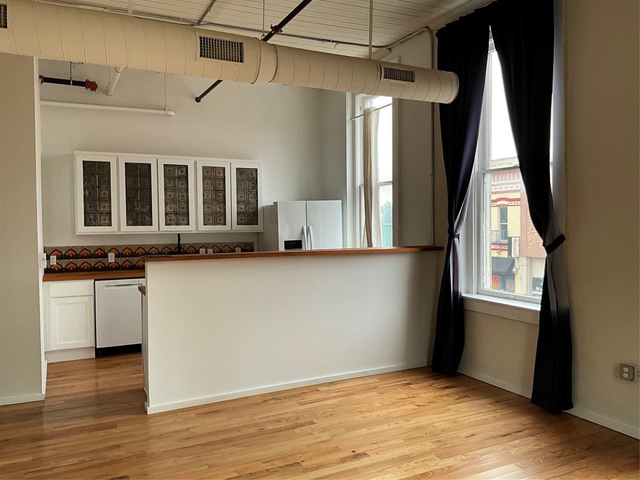 201 E Chambers St #202 - Photo 3 of 7