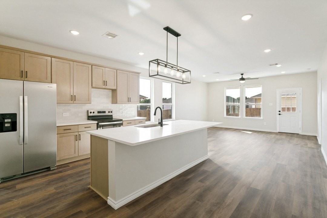 1424 Dry Creek Dr - Photo 4 of 21