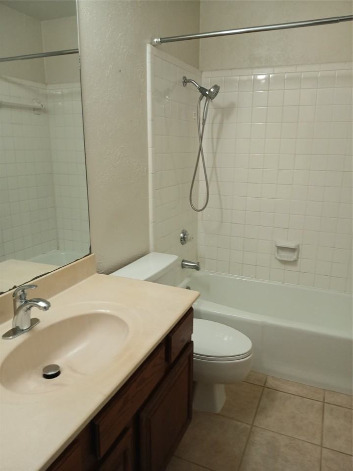 133 Oakbrook Dr - Photo 6 of 19