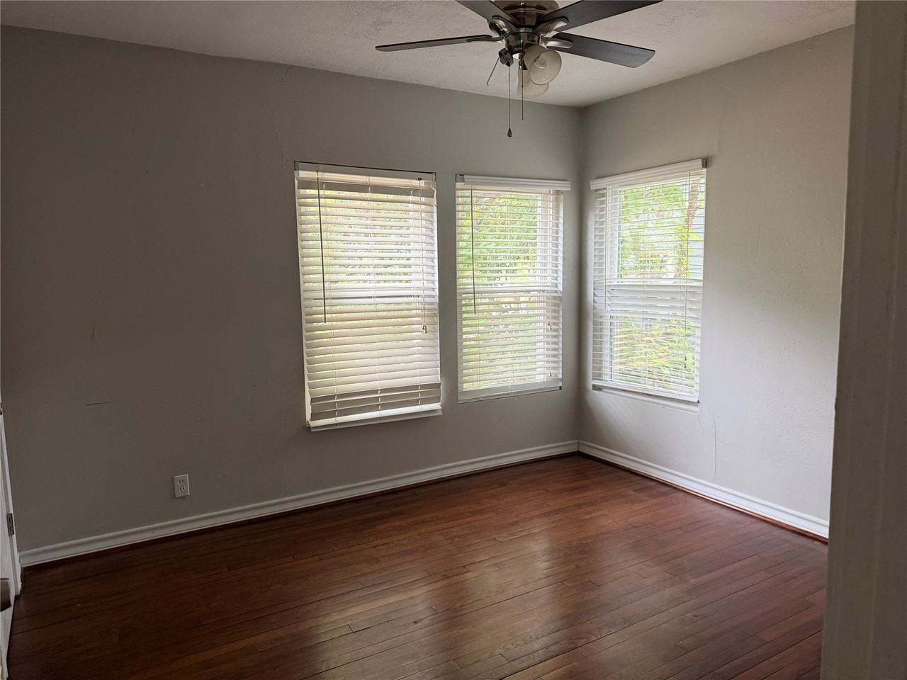 4233 Alamo Ave - Photo 4 of 8