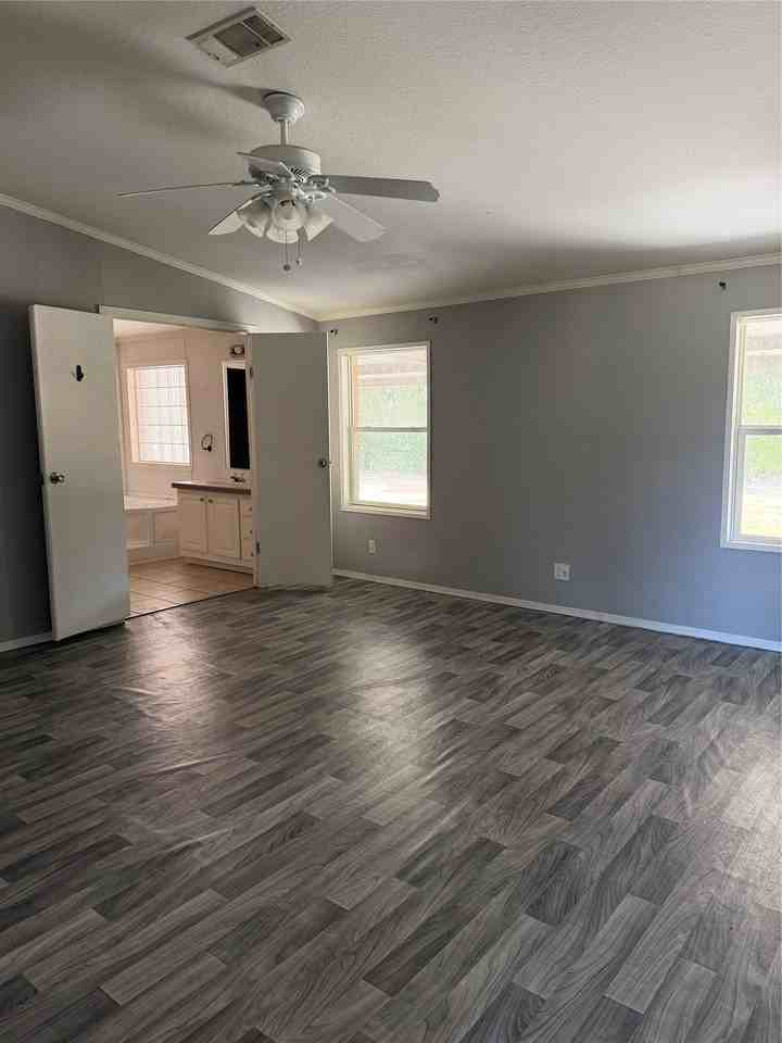 1697 Illinois St - Photo 4 of 14