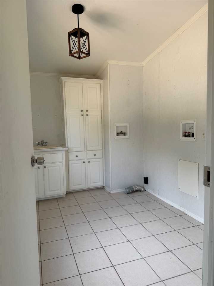 1697 Illinois St - Photo 5 of 14