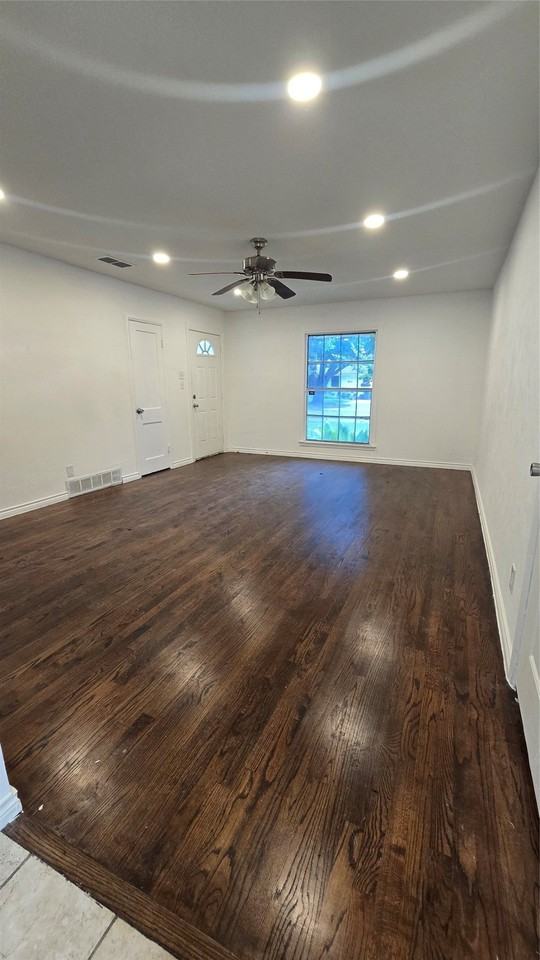 2911 Hedgerow Dr - Photo 2 of 19