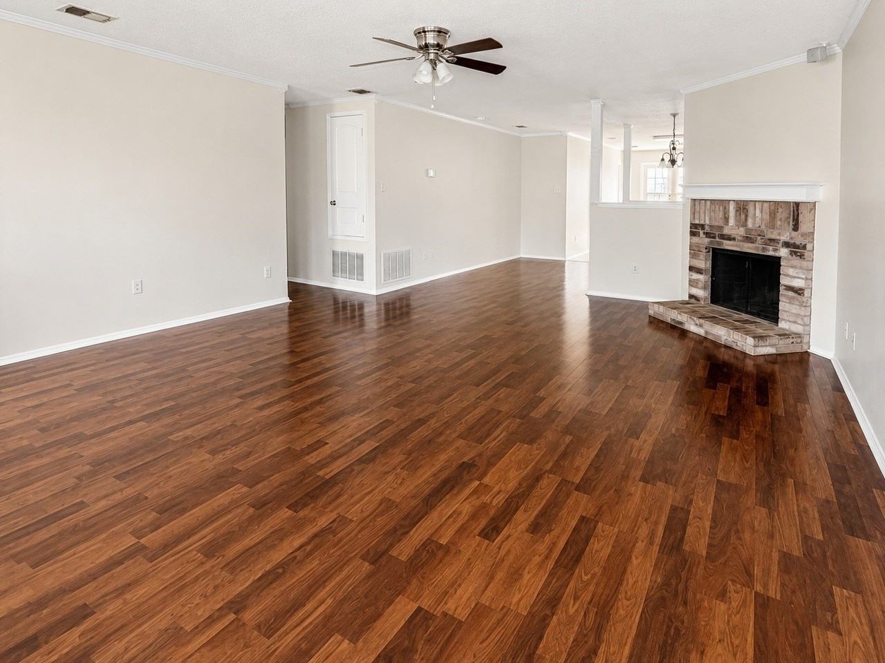 2725 Peach Dr - Photo 2 of 4
