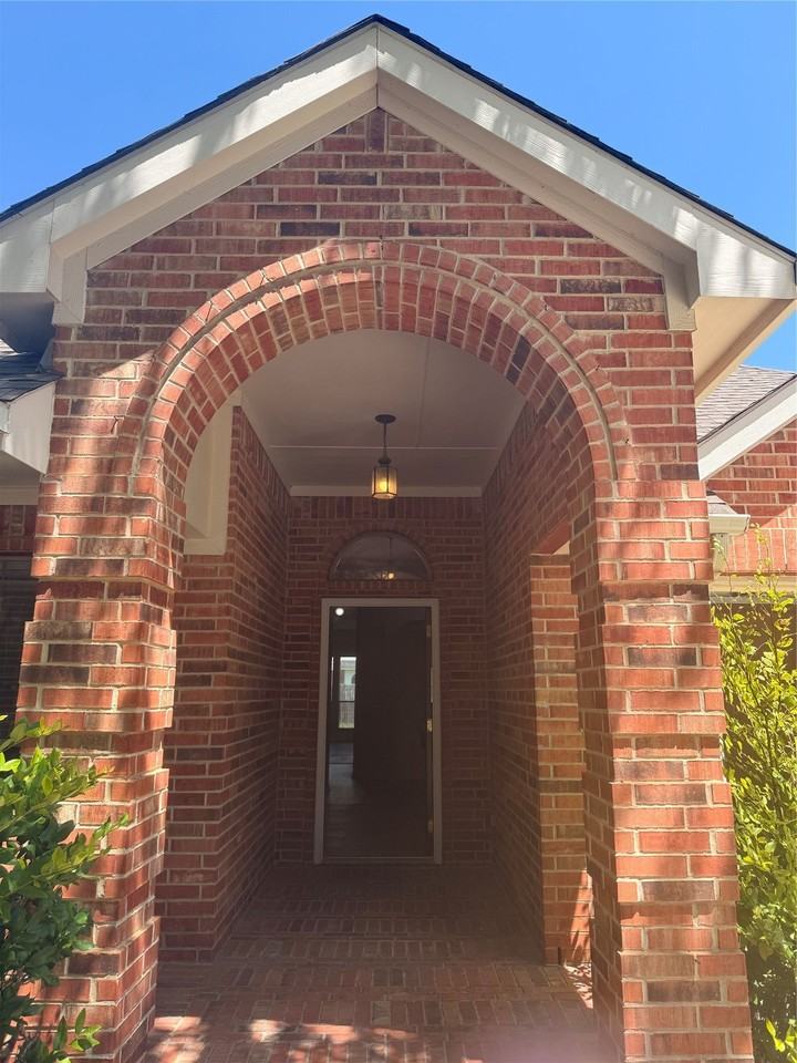 1111 Whitaker Way - Photo 2 of 26