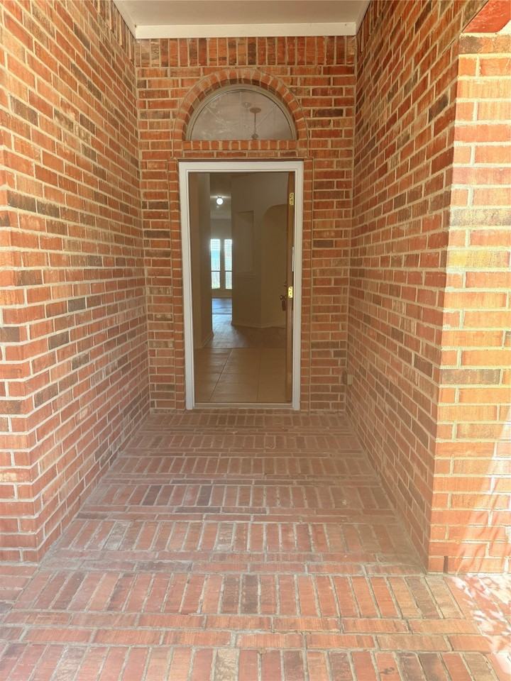 1111 Whitaker Way - Photo 3 of 26