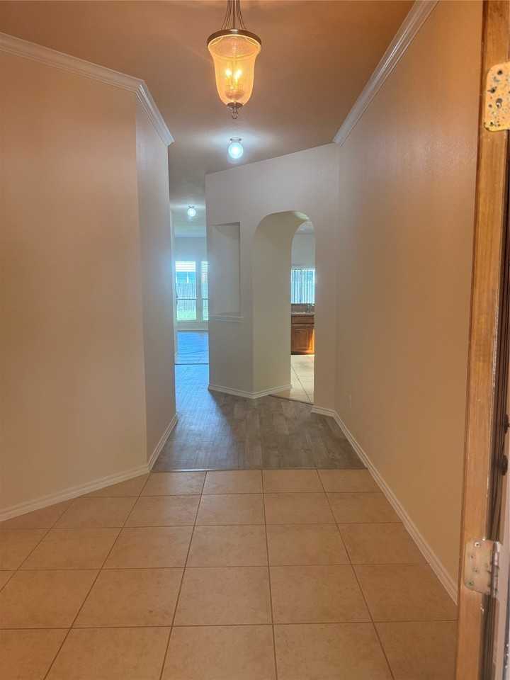 1111 Whitaker Way - Photo 5 of 26