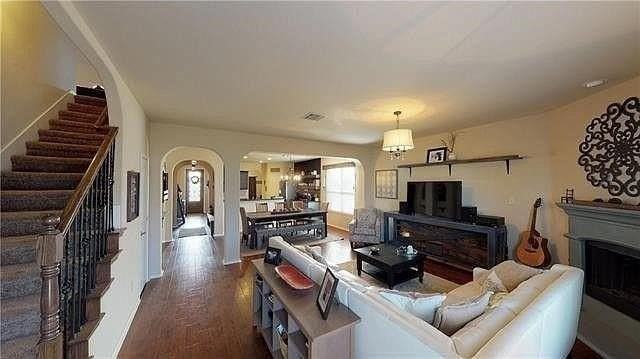910 English Ivy Dr - Photo 2 of 5