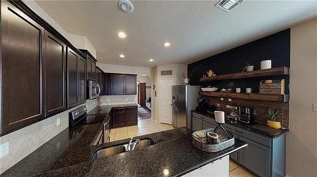910 English Ivy Dr - Photo 4 of 5