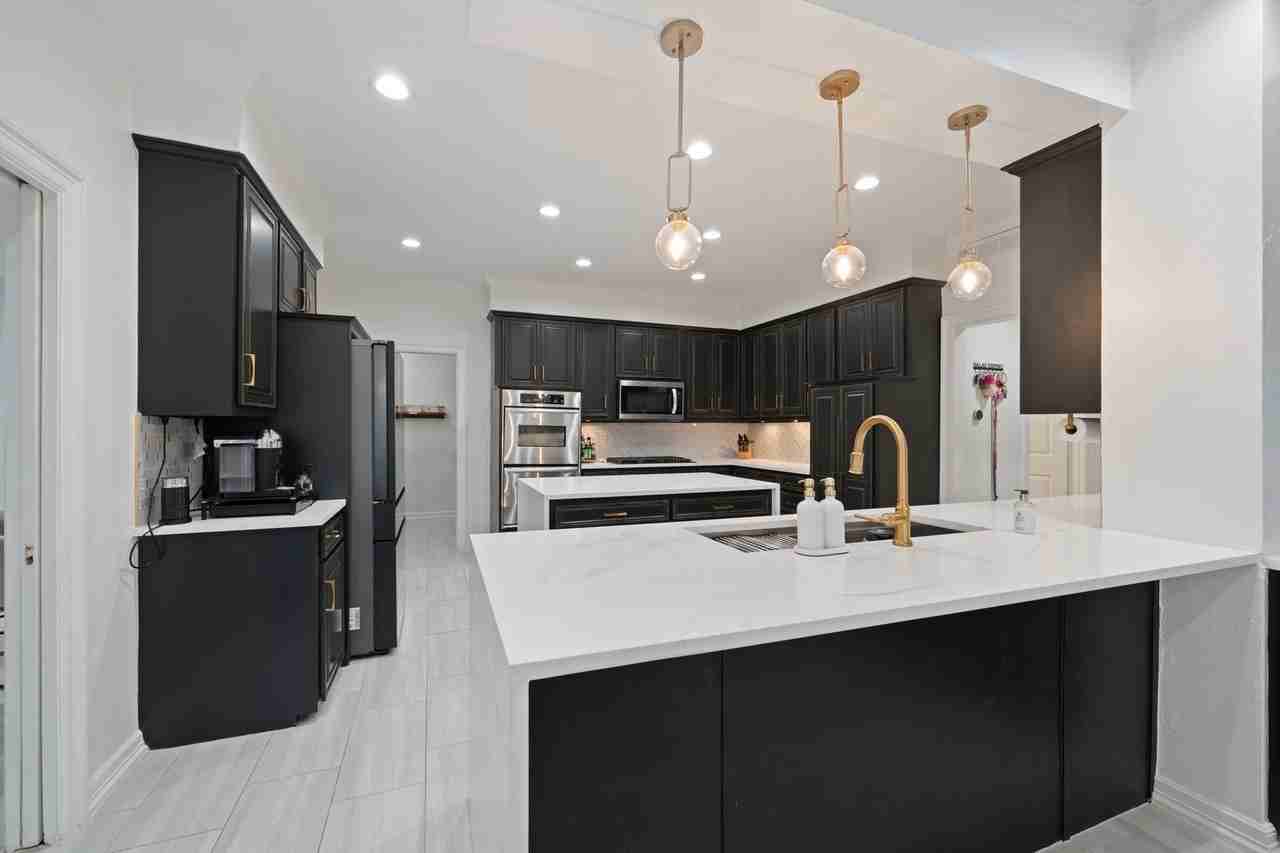 100 Krohn Ct - Photo 4 of 40