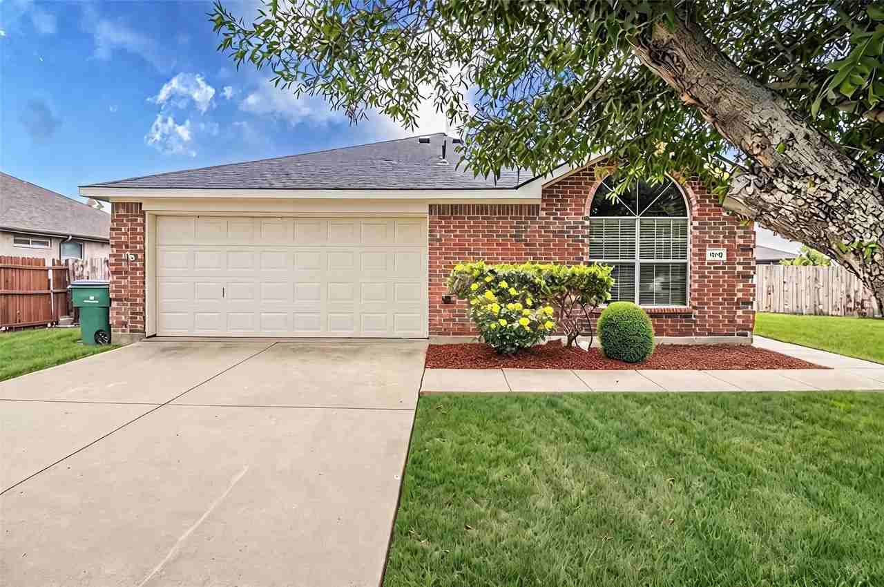 1070 Mellanie Ln - Photo 2 of 18