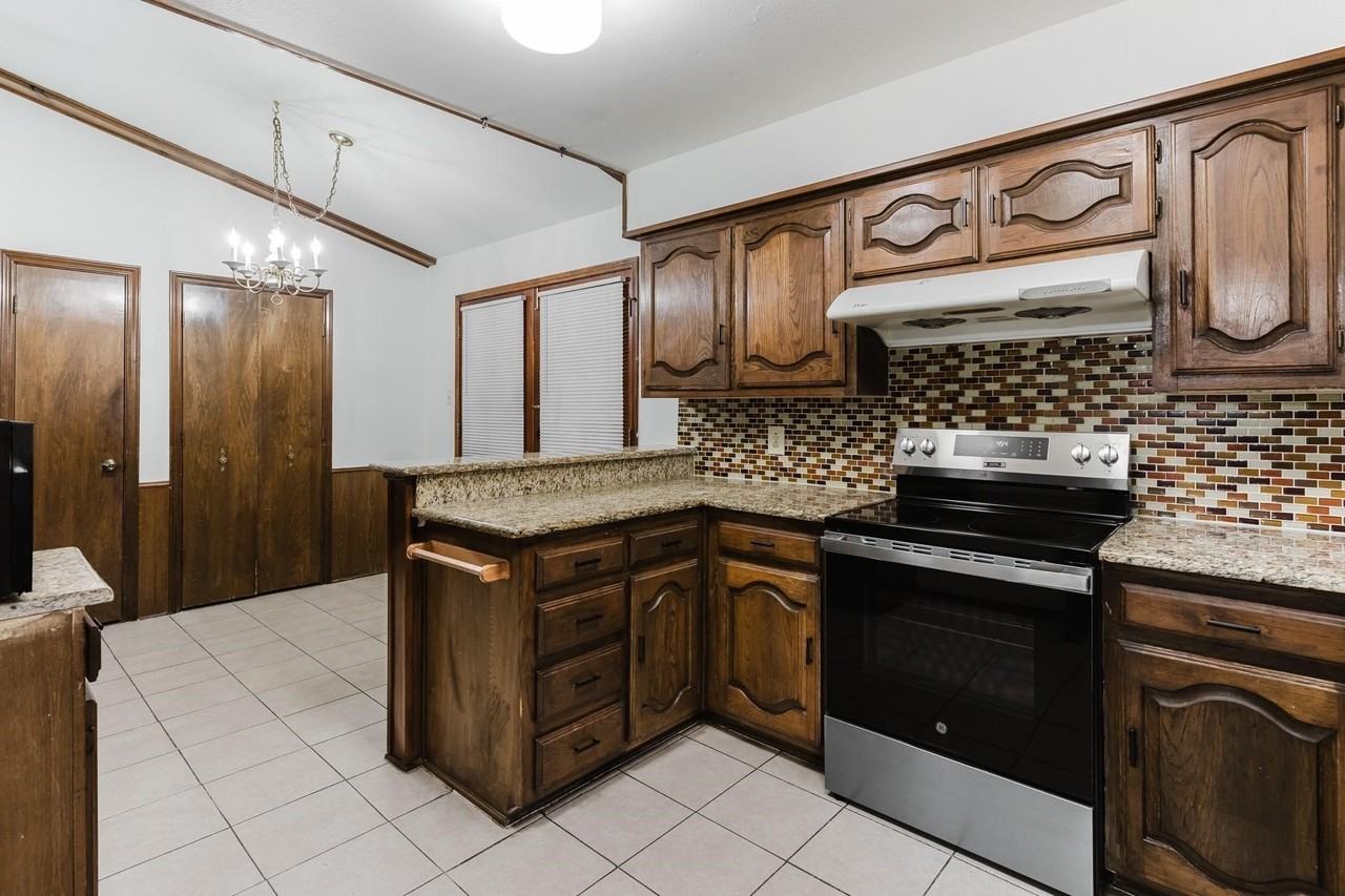 706 Mount Vernon Dr - Photo 2 of 28