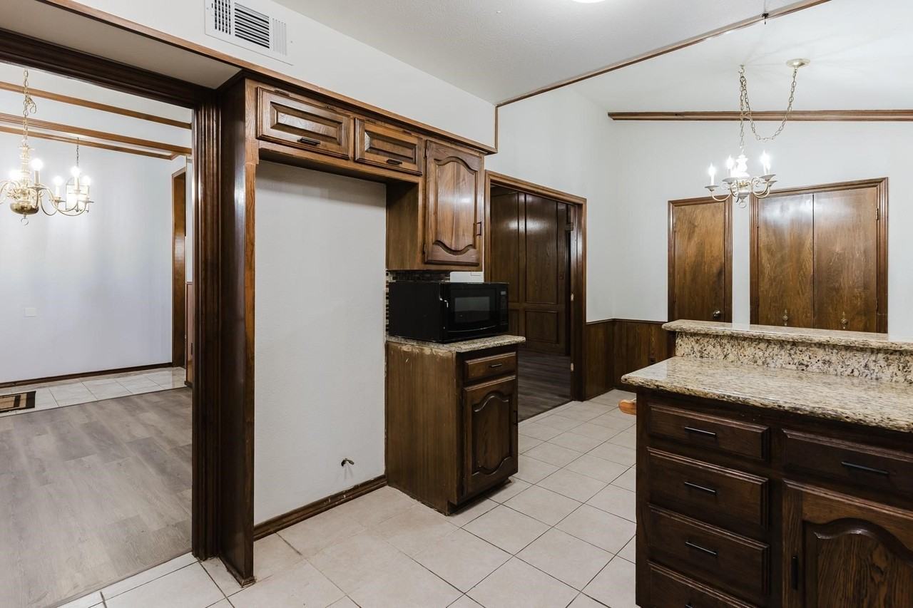 706 Mount Vernon Dr - Photo 3 of 28