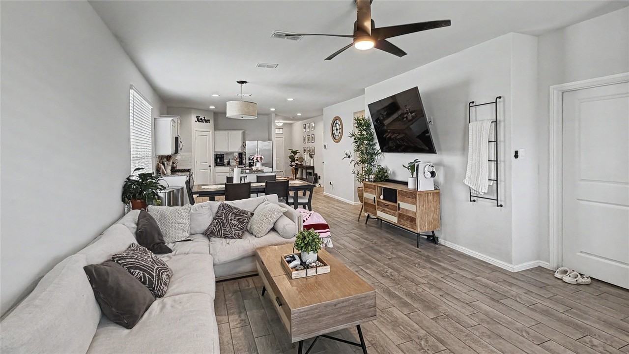 8525 Big Apple Dr - Photo 3 of 8