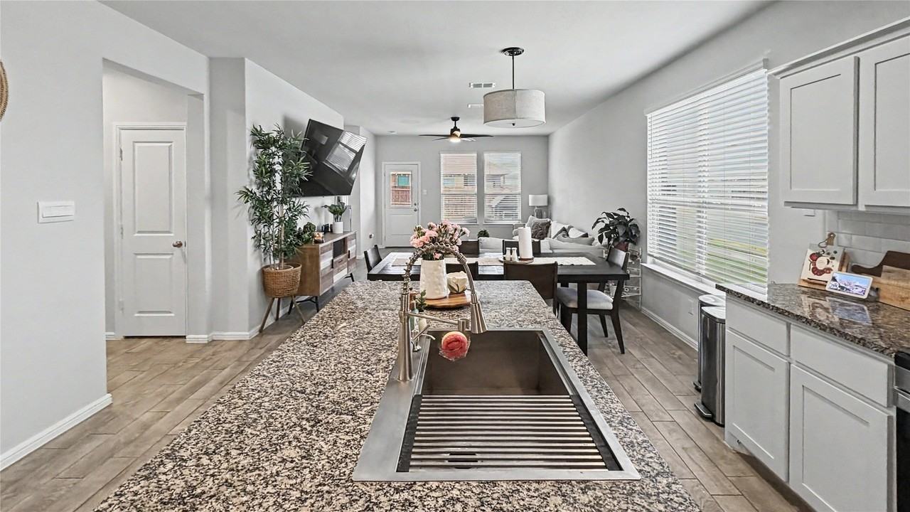 8525 Big Apple Dr - Photo 5 of 8