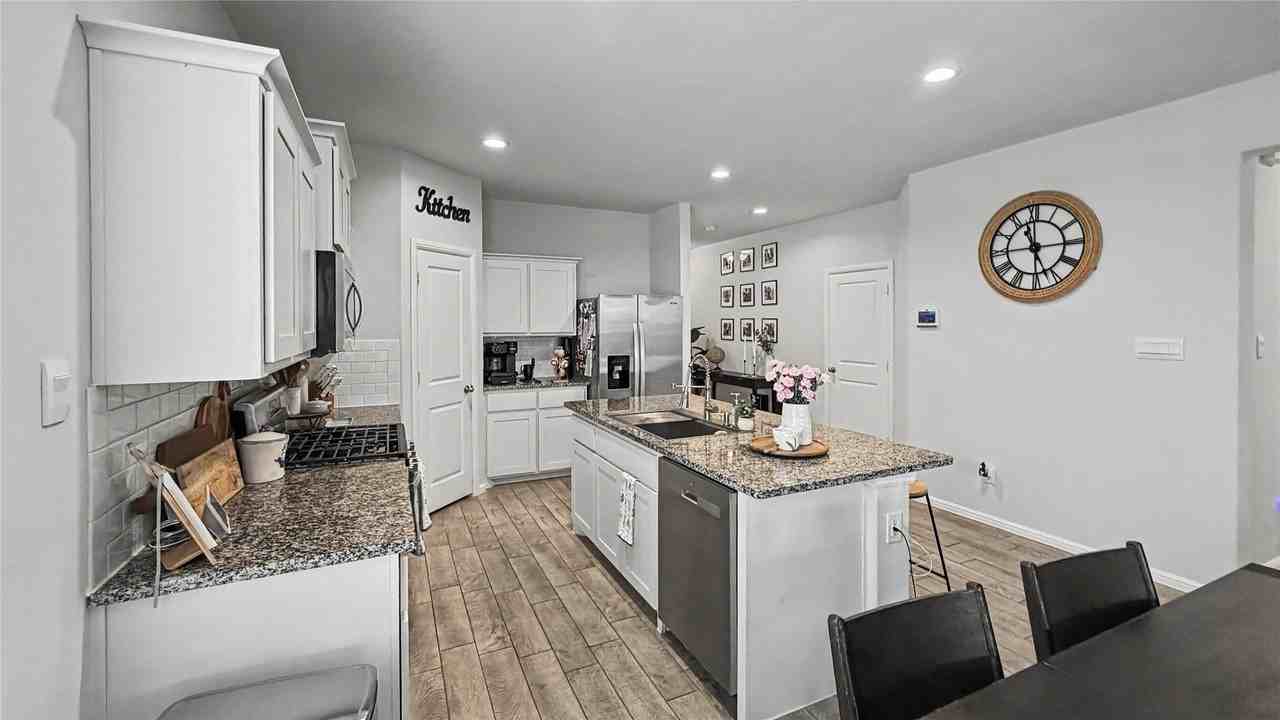 8525 Big Apple Dr - Photo 6 of 8