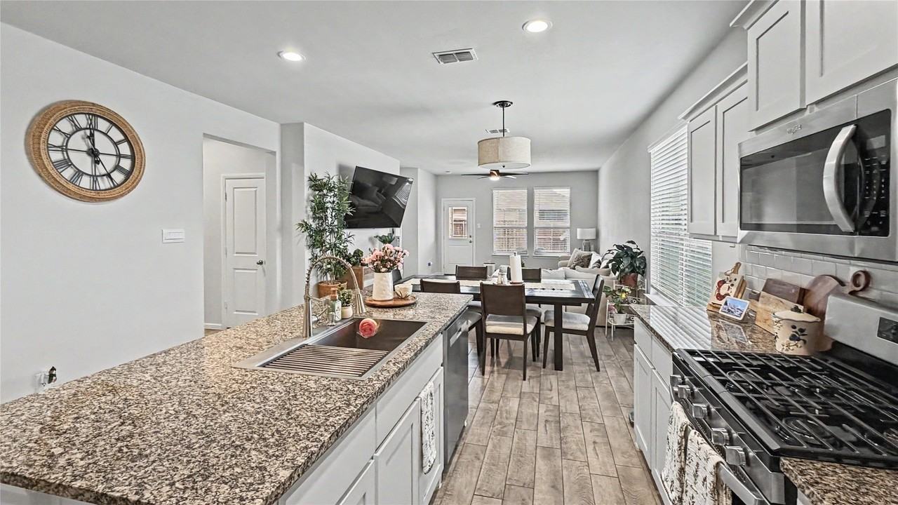 8525 Big Apple Dr - Photo 7 of 8