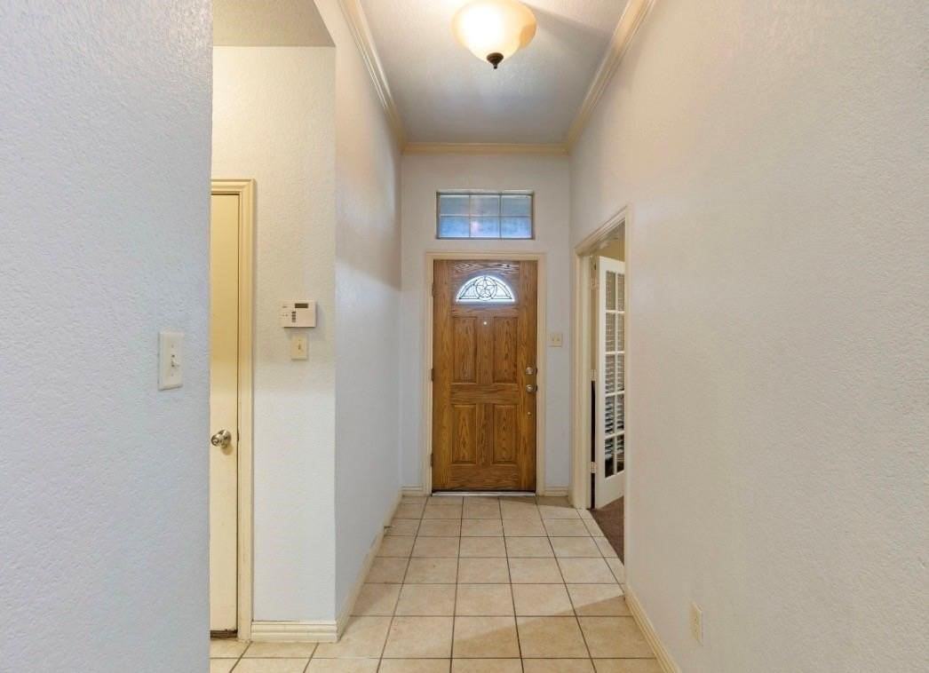 565 Griffith Dr - Photo 2 of 16