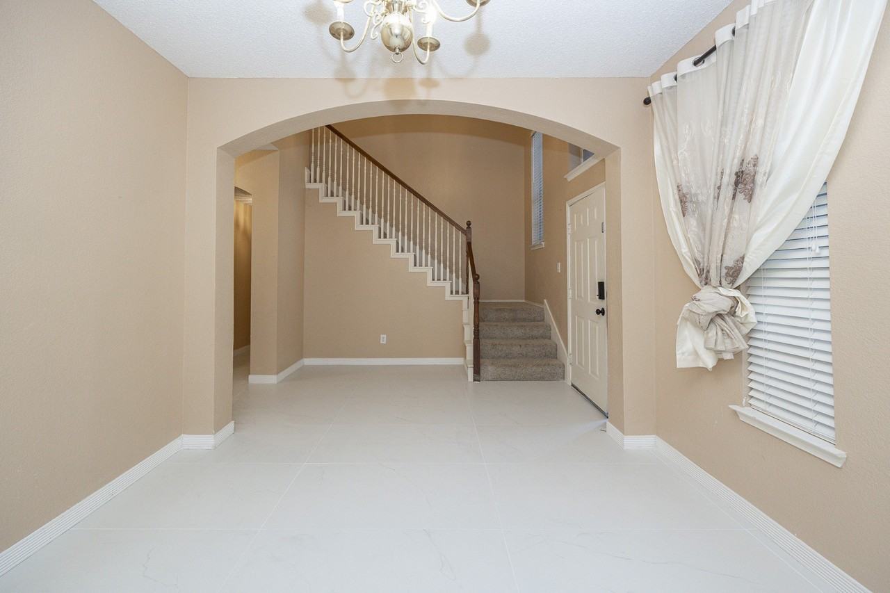 1427 Autumnmist Dr - Photo 5 of 37