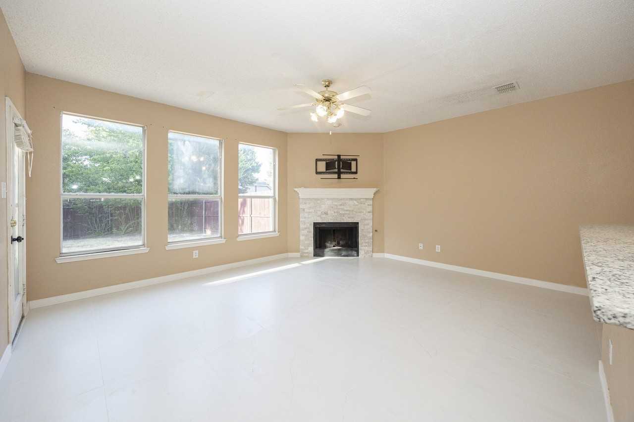 1427 Autumnmist Dr - Photo 6 of 37