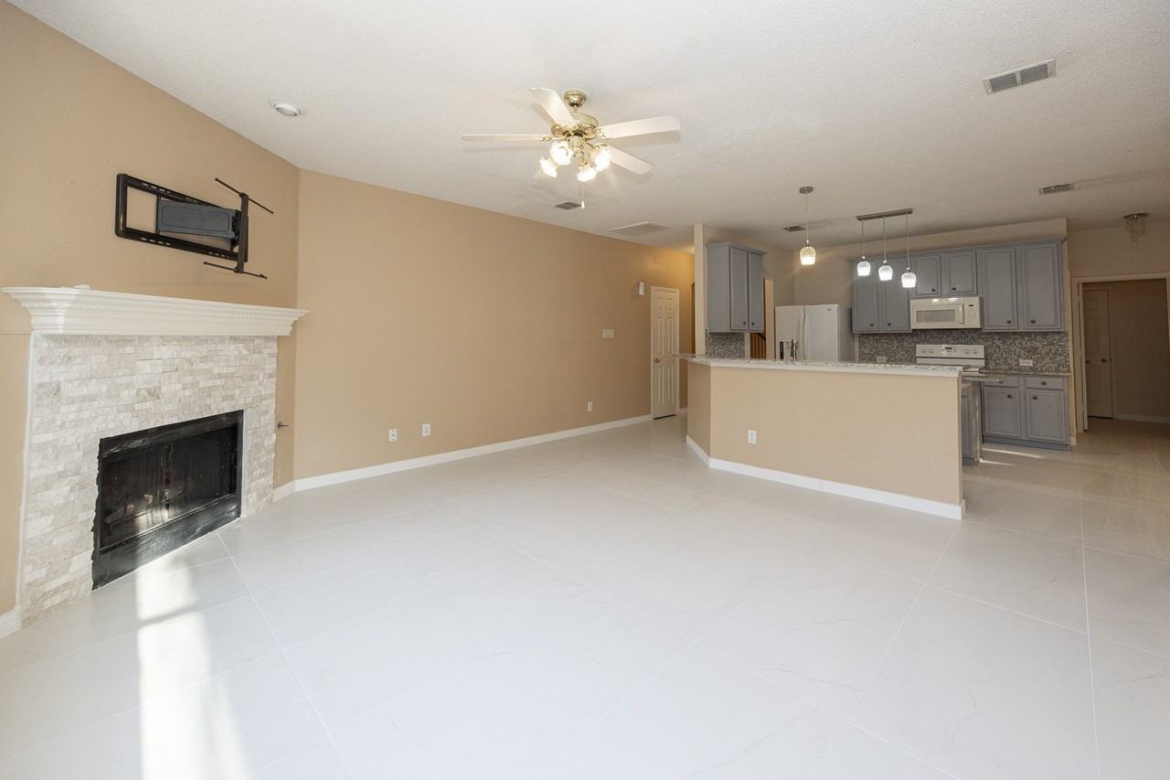 1427 Autumnmist Dr - Photo 7 of 37