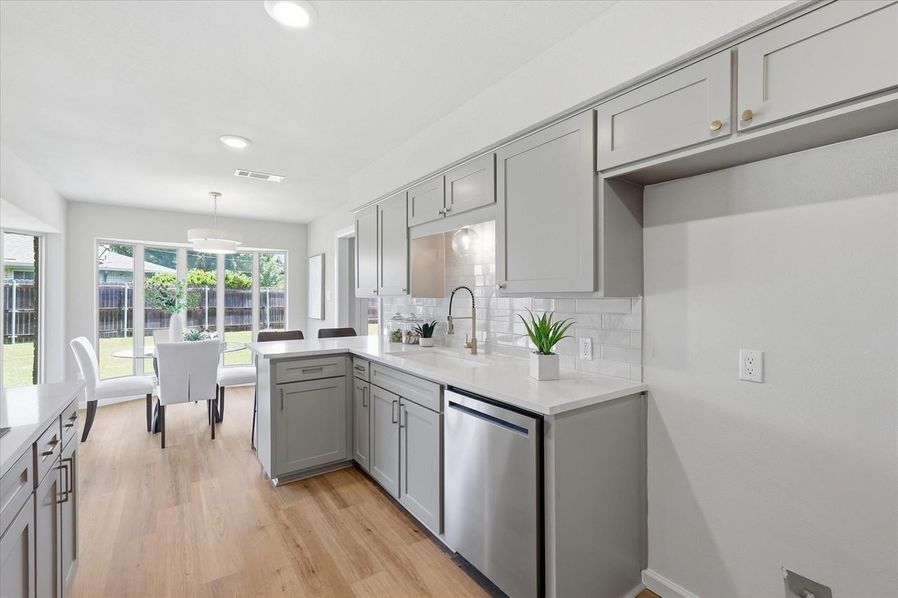 3920 Felisa Pl - Photo 3 of 37
